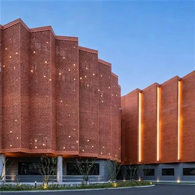 Système modulaire de mur-rideau en brique de terre cuite